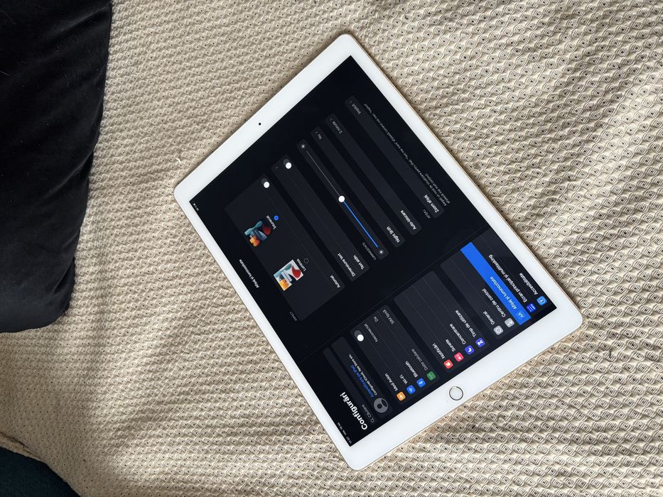 Ipad Pro 12.9 de 256 gb. ( Cartela sim) husa originala apple piele .
