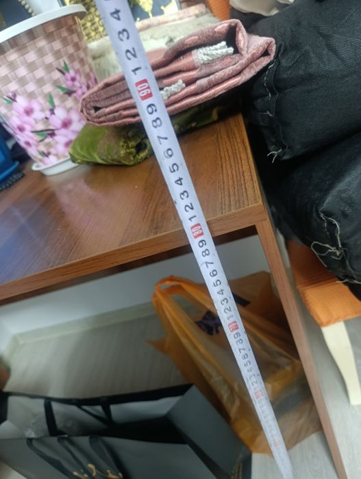 Шкаф и стол почти новый