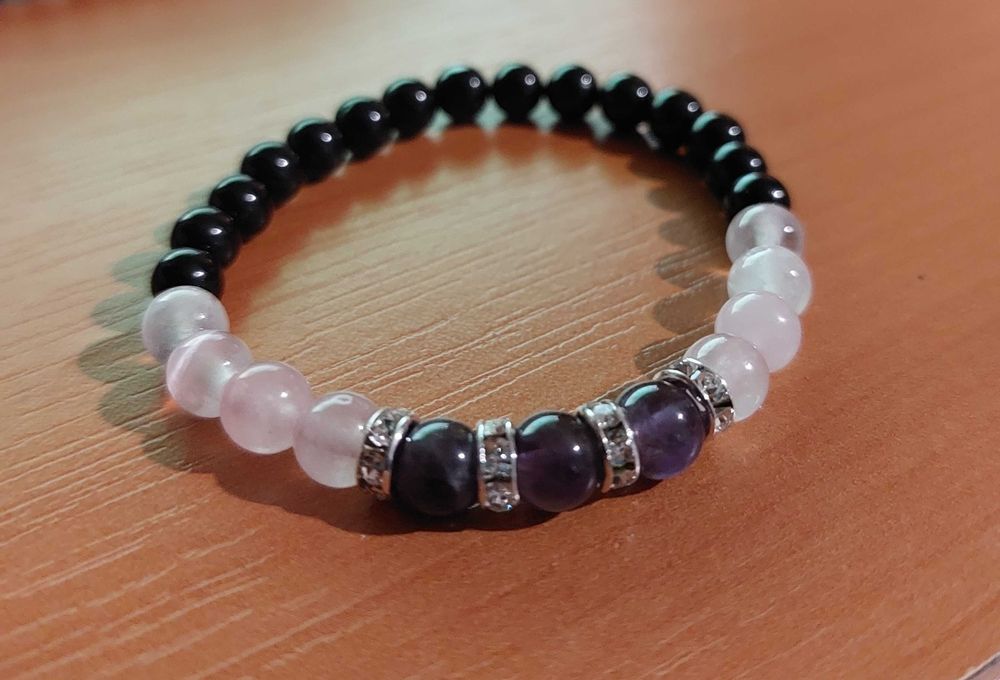 Гривни от естествени камъни