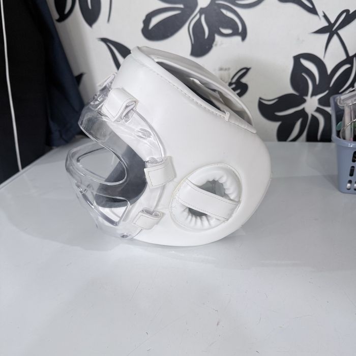 Продам шлем для карате