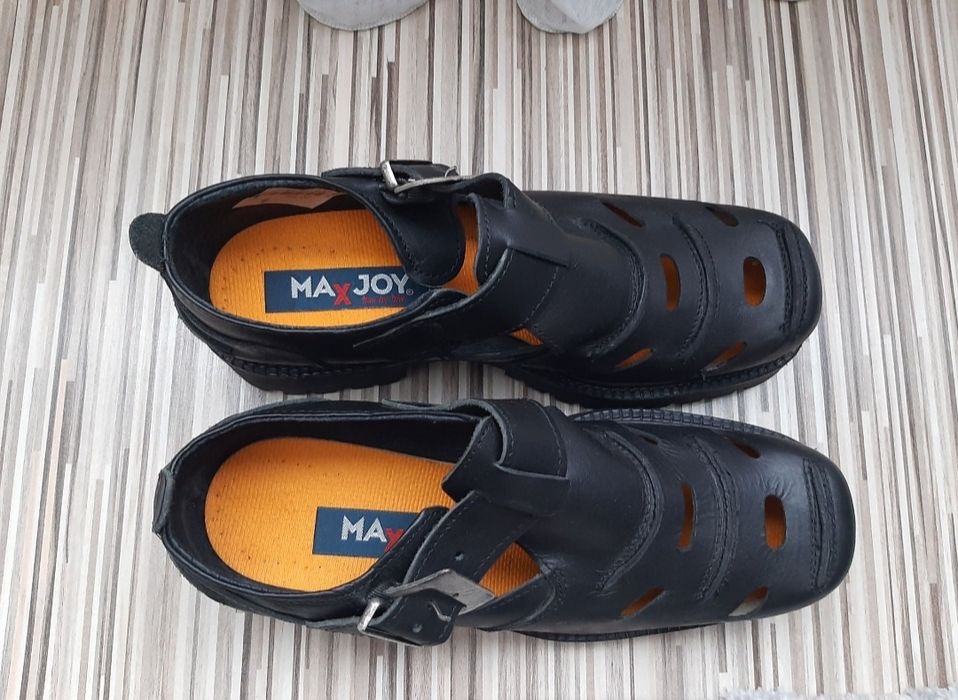 Pantofi noi piele cu bombeu metalic marime 43.