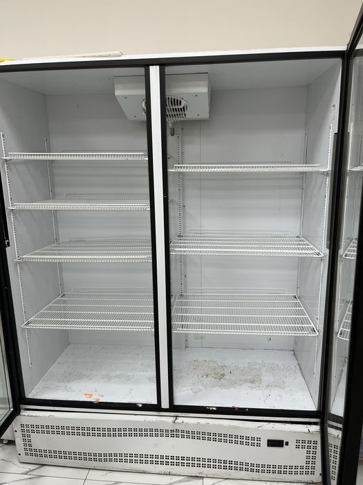 Продам витриный холодильник