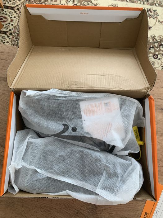 2 пары Кроссовок