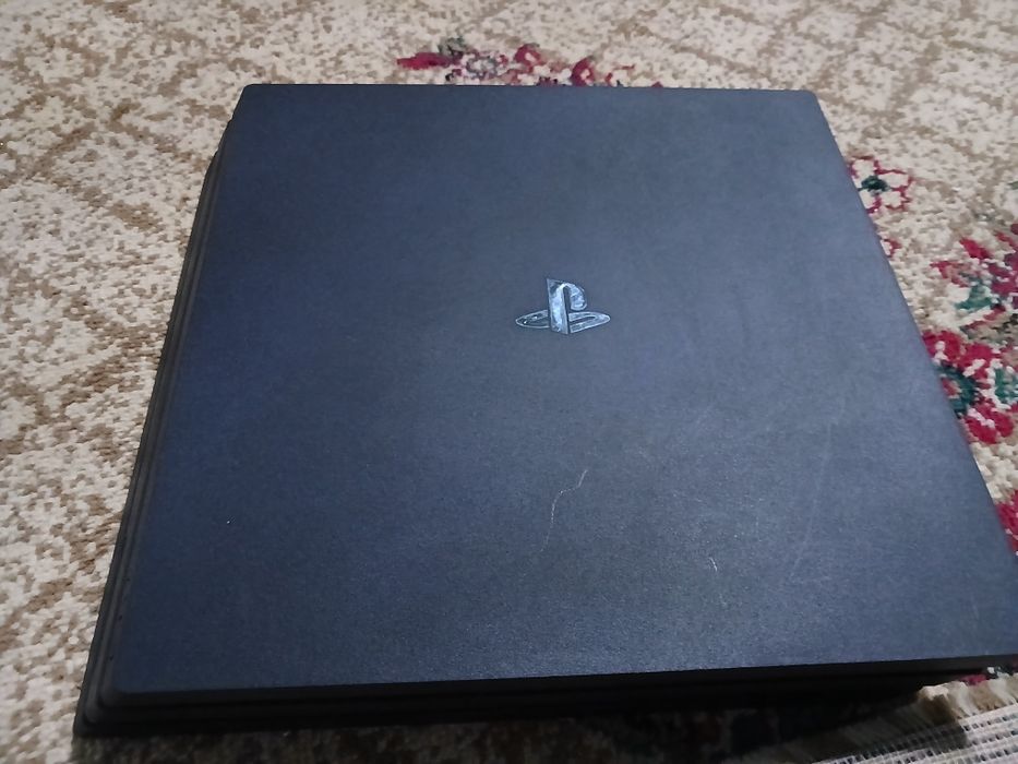 PS4 PRO 1TB 3ta joystick 16ta disk