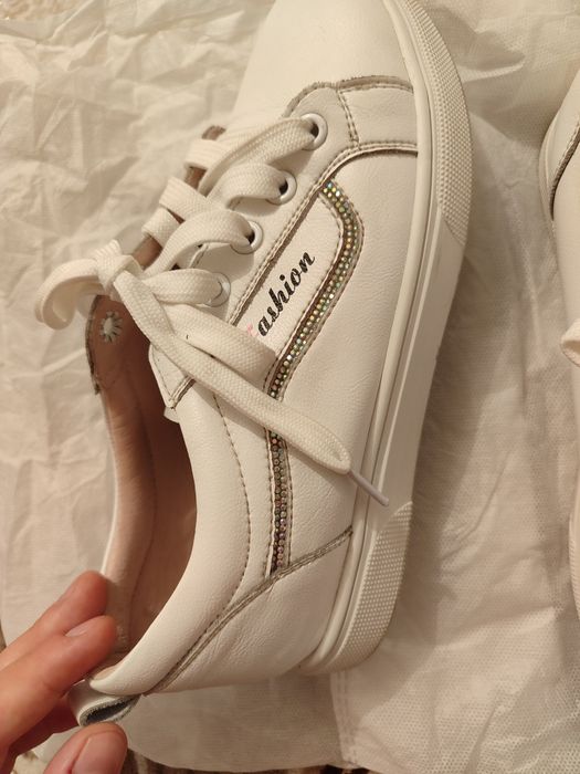 Кросовки белые б