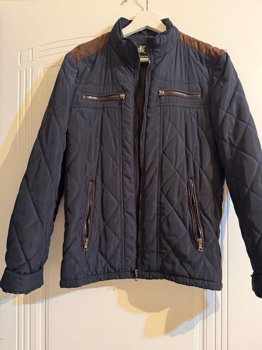 Продам ветровку.