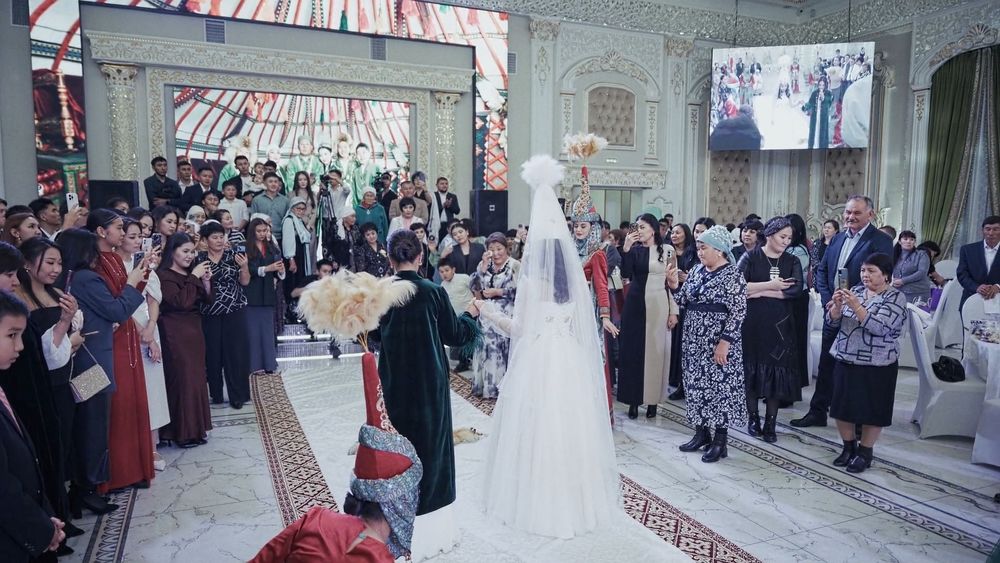 Продаю платье на узату.