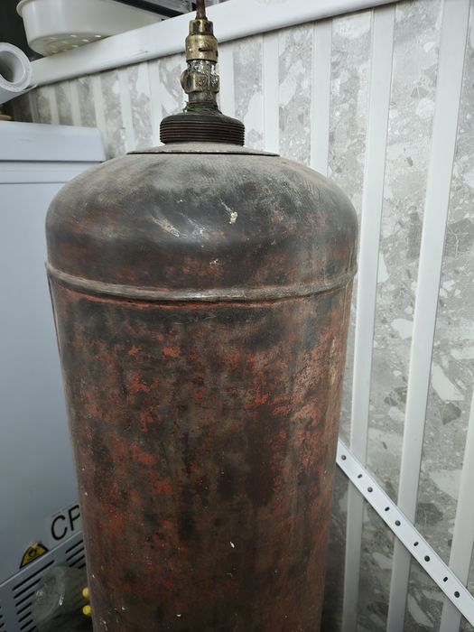 Үлкен газ балон сатылады.