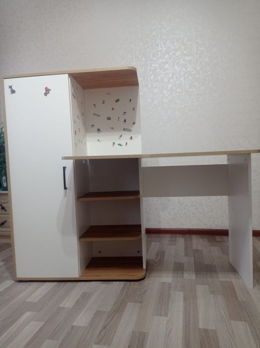 Продам стол в отличном состояний