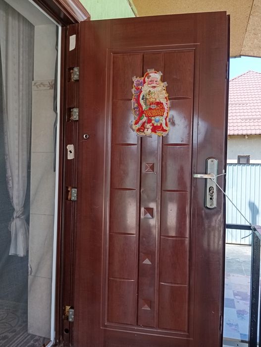 Продам срочно дверь металлическая