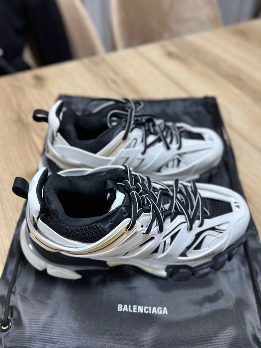 Balenciaga Track (1)
