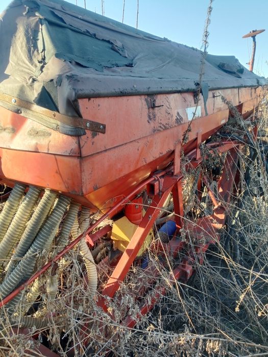 Сеялка для масленичных пород