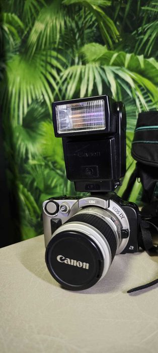 Vând pachet echipament Canon pe film