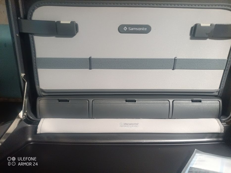 Винтич Твърд Куфар Самсонаит