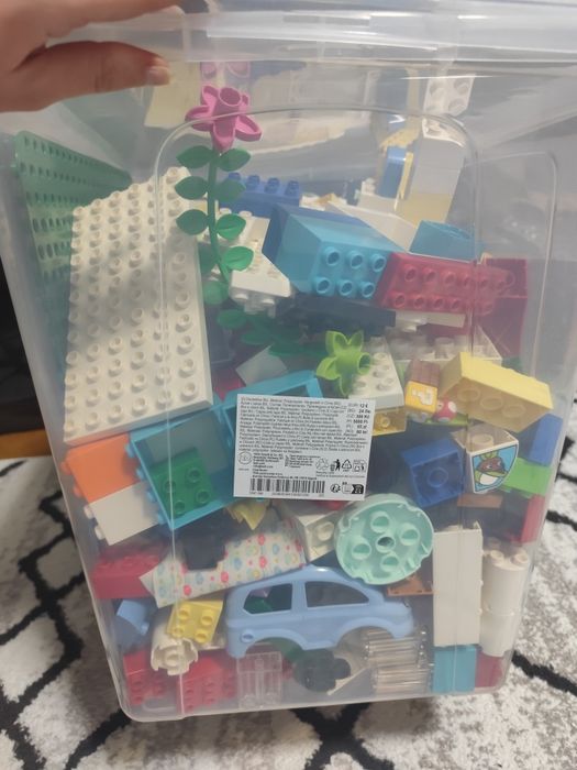 Vând cutie de 80 l plina cu lego duplo