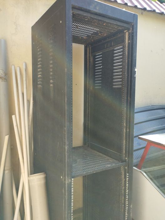 Серверный шкаф. состояние среднее