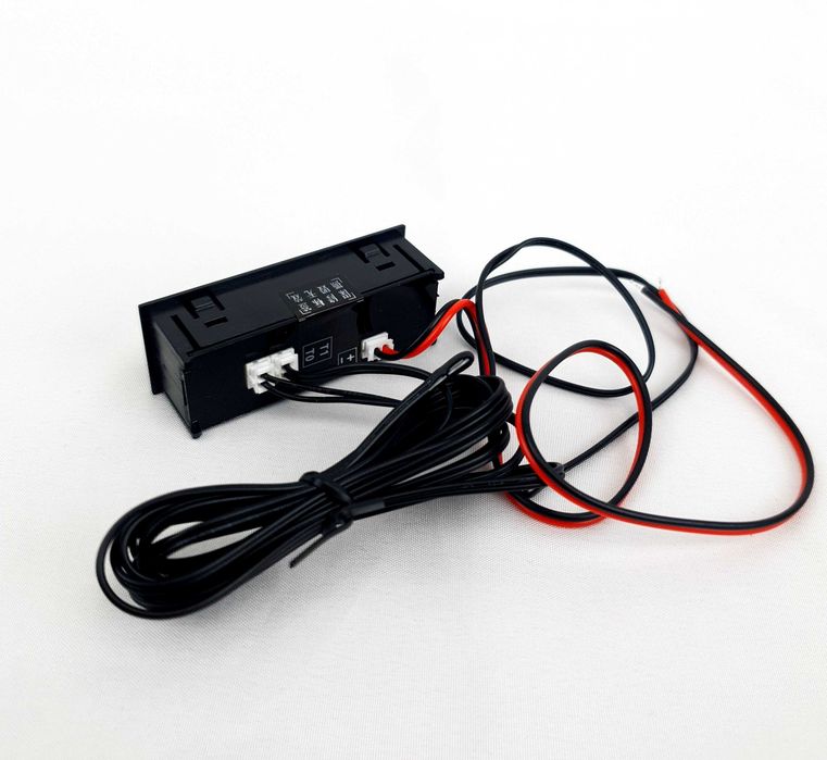 Modul Electronic Digital 4 în 1 – Voltmetru + Termometru + Ceas – Afișează Tensiunea Acumulatorului, Temperatura Interioară și Exterioară, Ora – T12