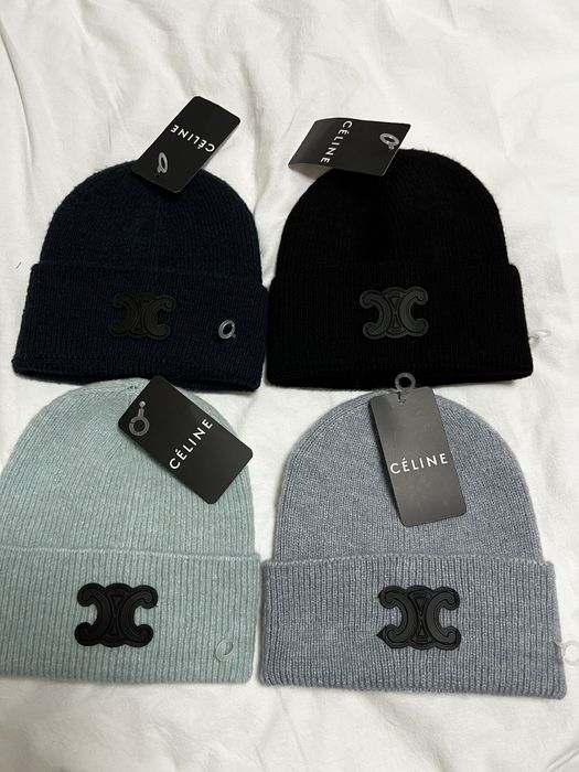 Дамски зимни шапки