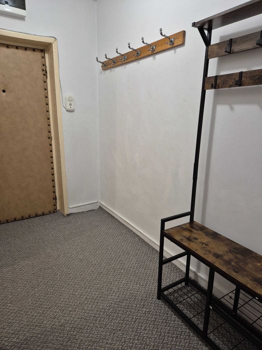 Dau în chirie apartament 2 camere in Centru Nou.