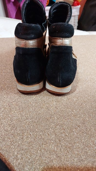 Продаю ботинки демисезонные Tucino