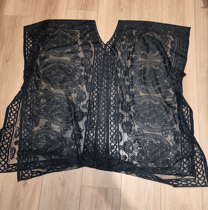 продам купальник, накидку и майку новые