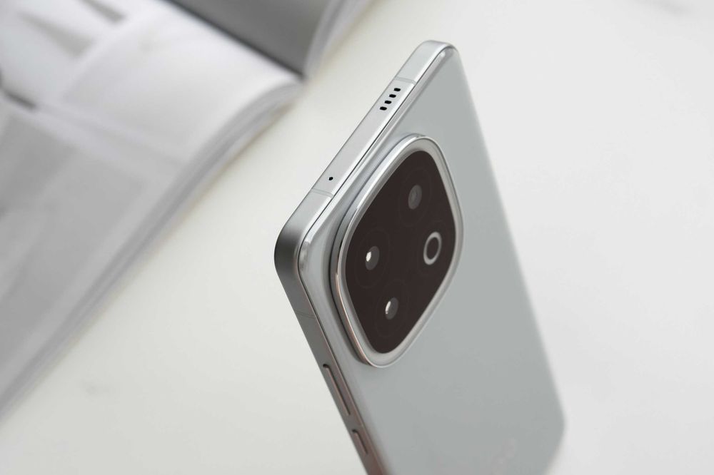 Vivo Iqoo 13 - 16gb/ 512gb