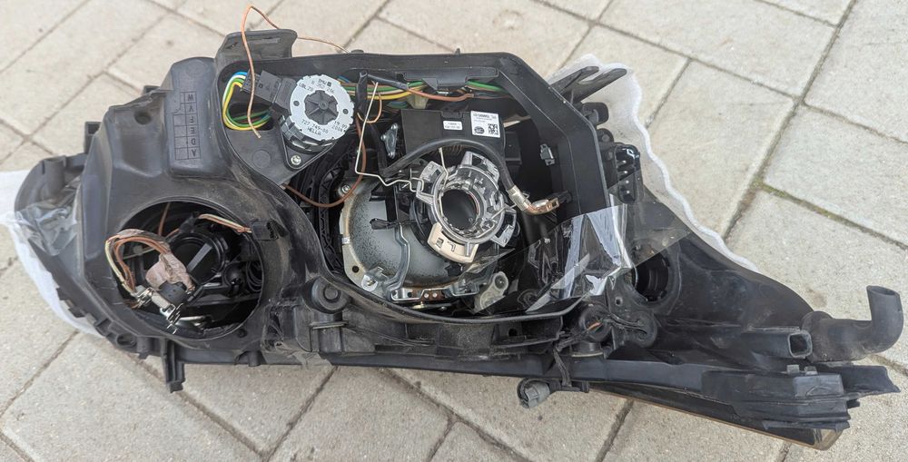 Гумени и Текстилни Стелки; Кори багажник; Xenon завиващ (Dynamic; за части) фар за BMW E60 / E61