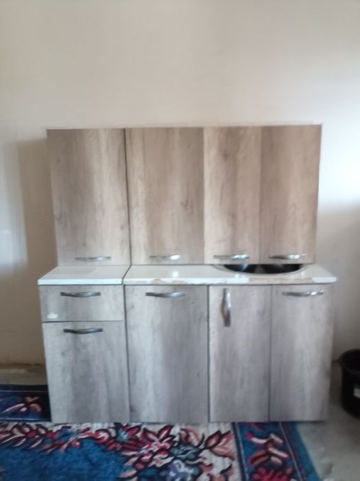 Kuxinniy mebel sotiladi