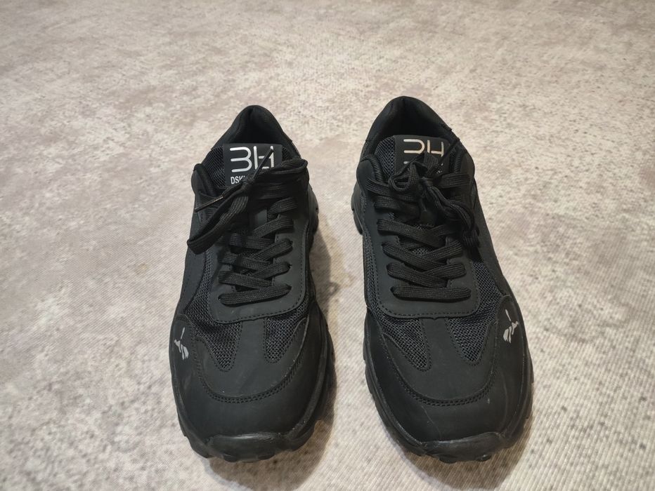 Кроссовки почти новые