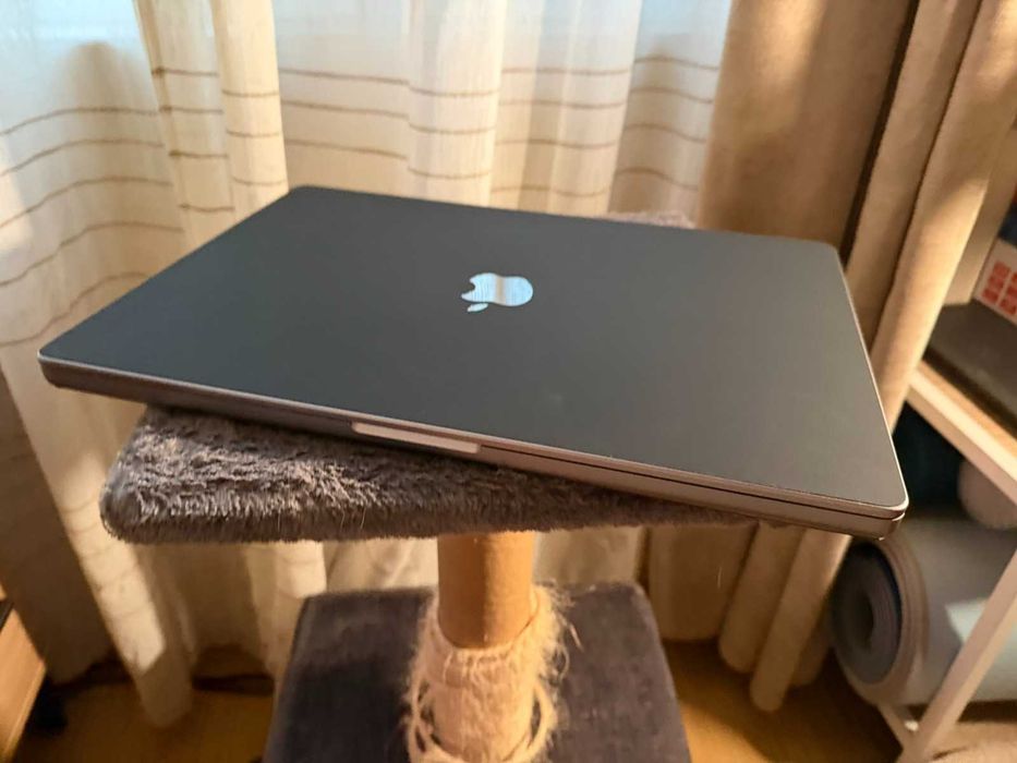 Macbook Pro 16'' M1 Max 64GB RAM/1TB - 88% battery, пълен комплект