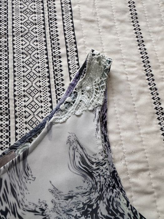 Лека лятна рокля на марката Guess