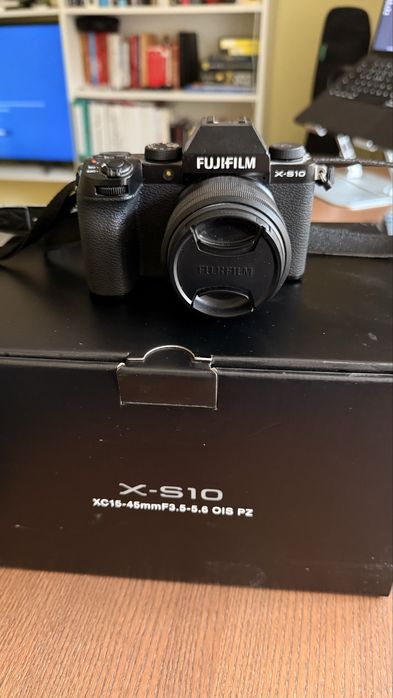 Fujifilm X-S10 с обектив XC 15-45mm