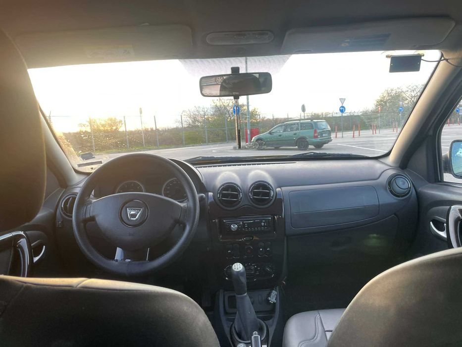 Dacia Duster 1.6 газ/бензин