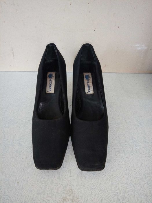 Продаются женские туфли на каблуке