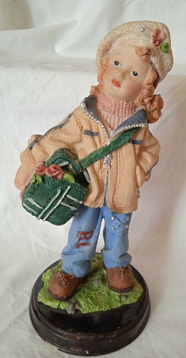 Порцеланова статуетка Capodimonte, статуетка момиченце