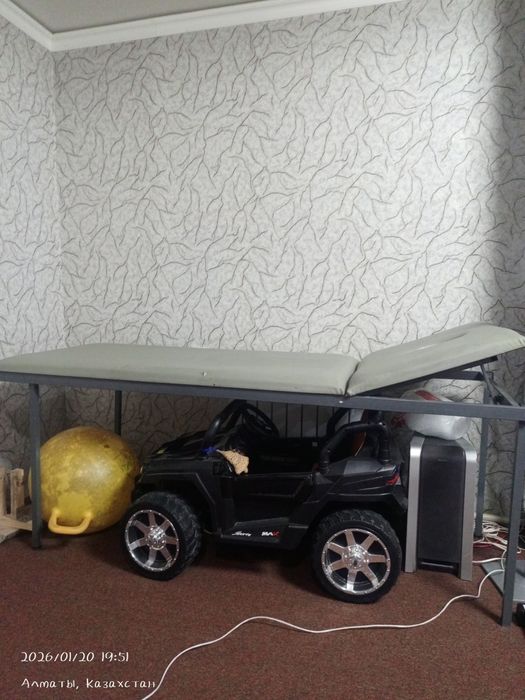 Продается массажная кушетка