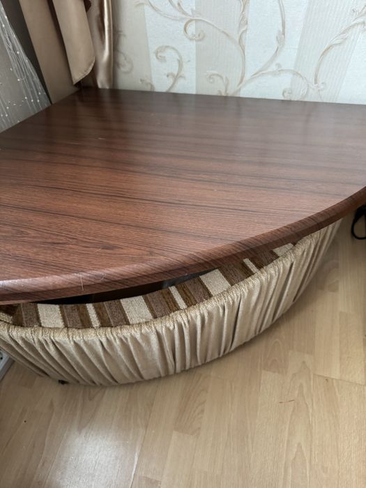 Столик журнальный угловой