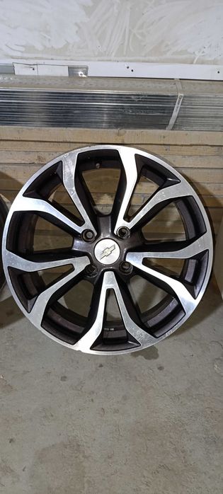 Сака деска балони билан сотилади