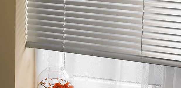 Жалюзи горизонтальные, пластиковые. Новые. в упаковке.