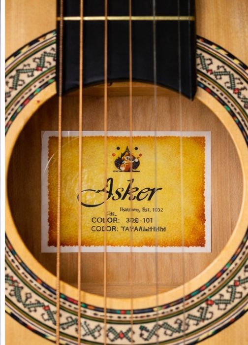 Классическая гитара с чехлом