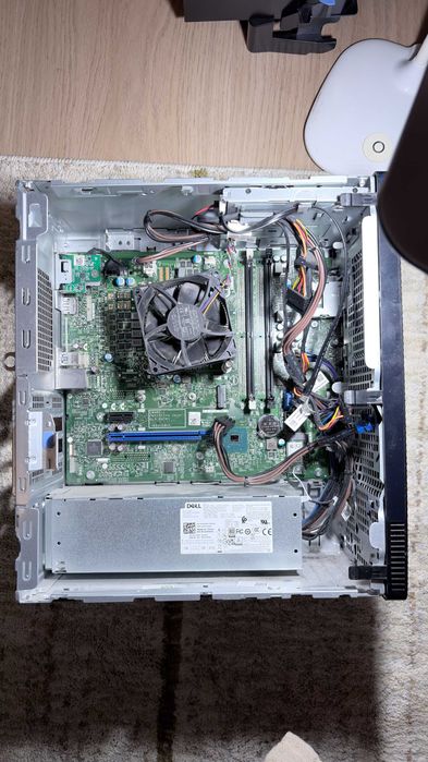 Dell Inspiron 3881 (pentru piese de schimb)