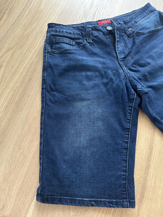 Vand pantaloni scurti Guess, marimea M