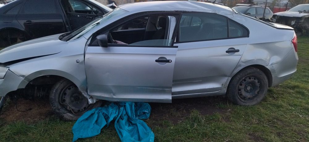 Dezmembrez skoda rapid 1,6 tdi cod CAYW