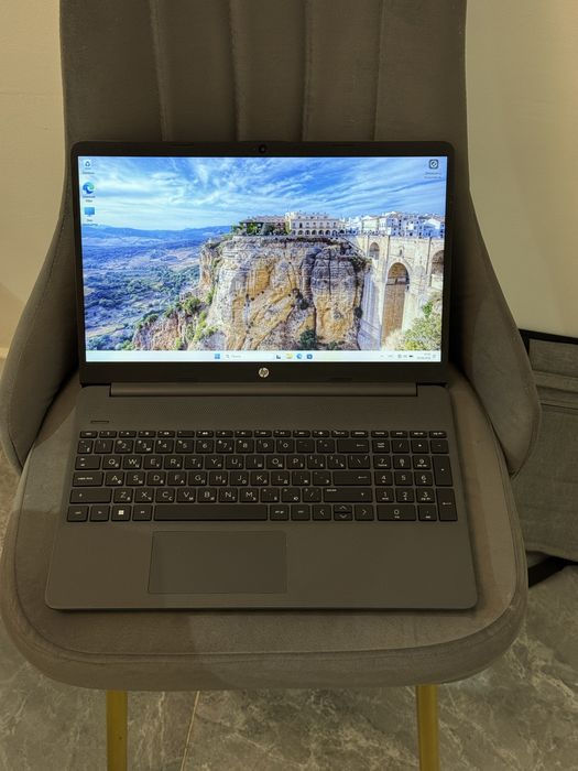 Офисный ноутбук HP