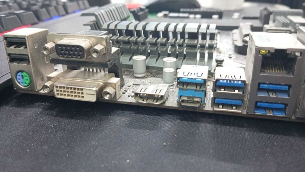 Материнская плата B450M