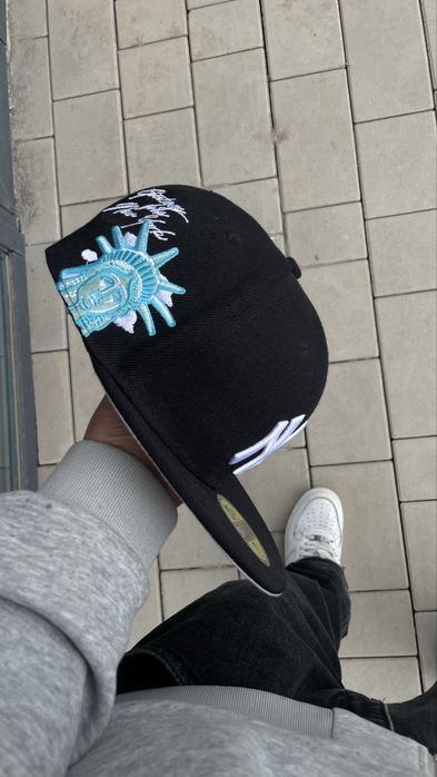 Продам кепку NEW ERA  новая!