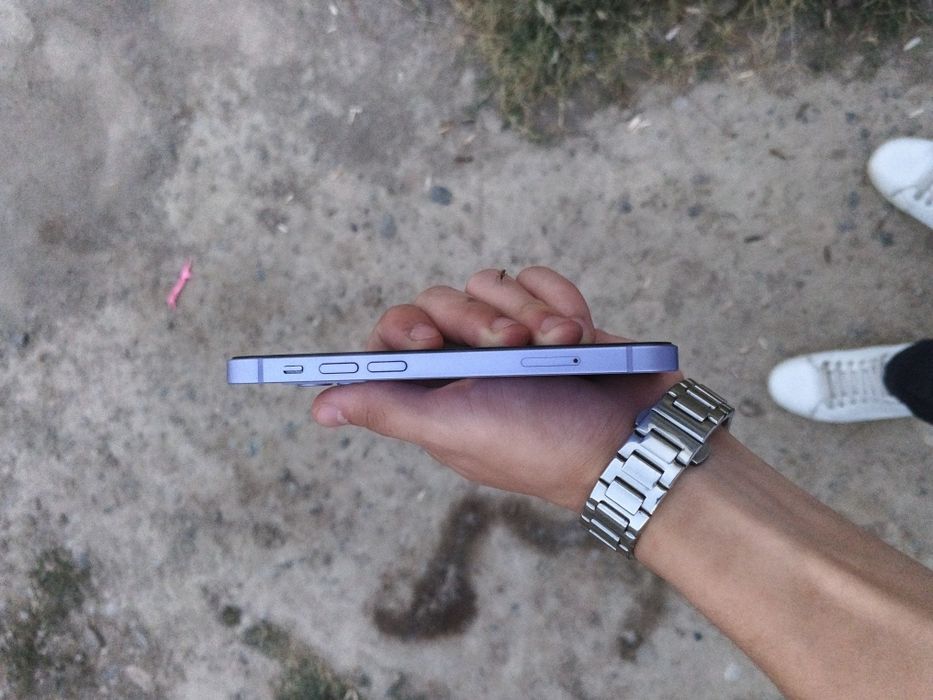 iPhone 12 mini..
