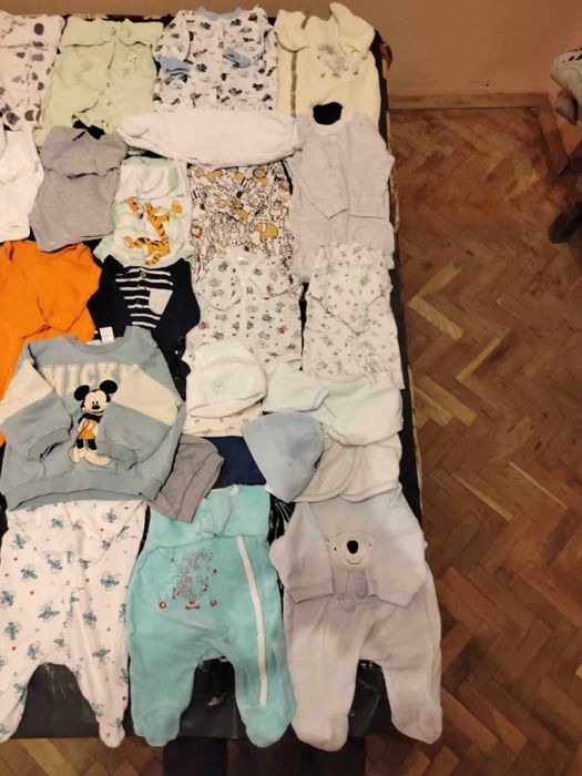 Лот бебешки дрехи 0-6м