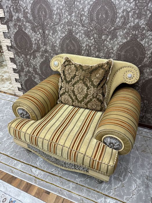 Продам диван два кресла б/у 150000  Алматы