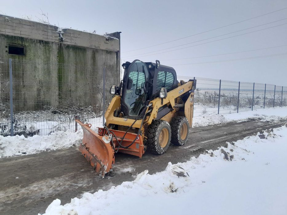 Inchirieri utilaje miniexcavator,miniincarcator,cilindru compactor.